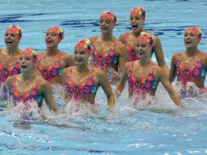 Synchronized-Swimming-01